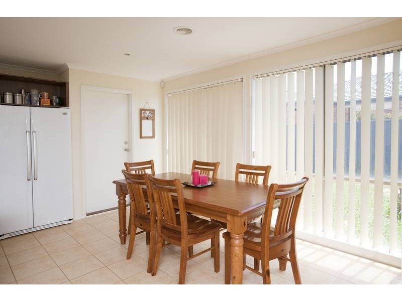 17 Blackwood Drive, Pakenham VIC 3810