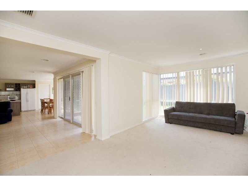 17 Blackwood Drive, Pakenham VIC 3810