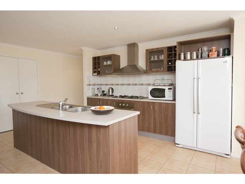 17 Blackwood Drive, Pakenham VIC 3810