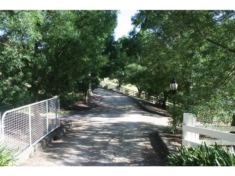 70 Sanders Road, Garfield North VIC 3814