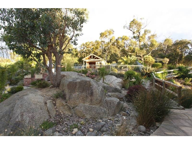 70 Sanders Road, Garfield North VIC 3814