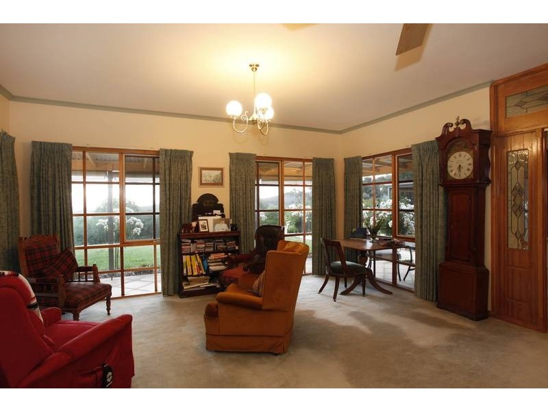 70 Sanders Road, Garfield North VIC 3814