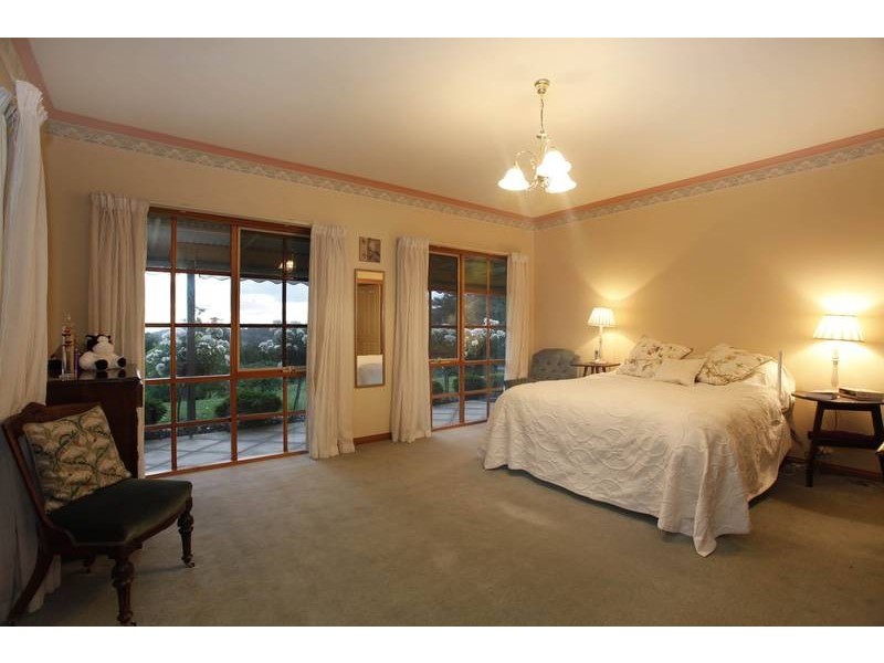 70 Sanders Road, Garfield North VIC 3814