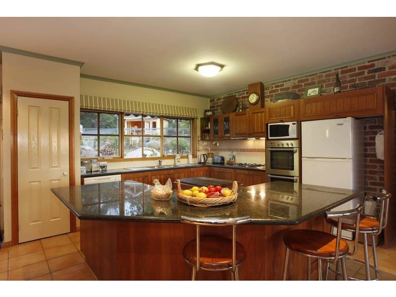 70 Sanders Road, Garfield North VIC 3814