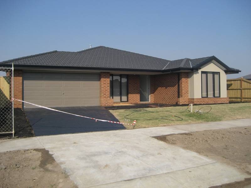 9 Gallery Way, Pakenham VIC 3810