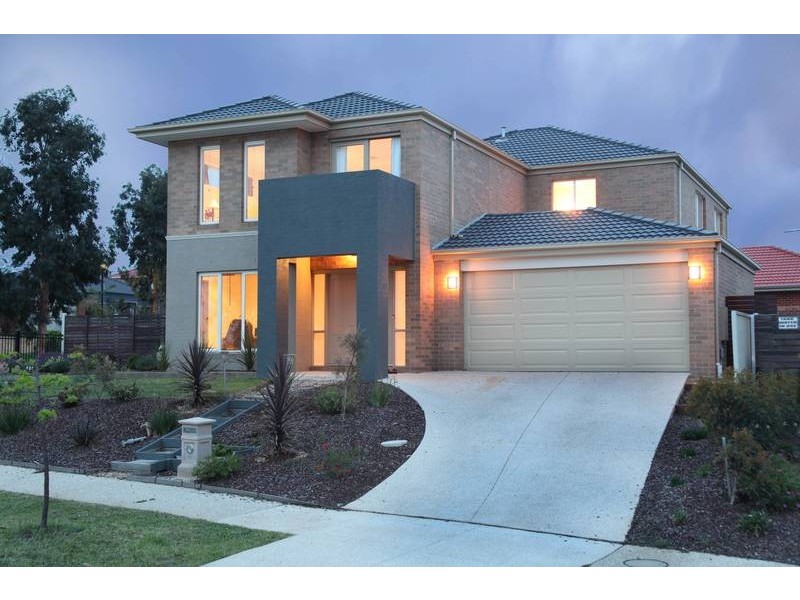 42 Clearwater Drive, Pakenham VIC 3810