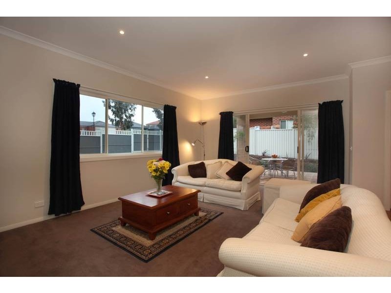42 Clearwater Drive, Pakenham VIC 3810