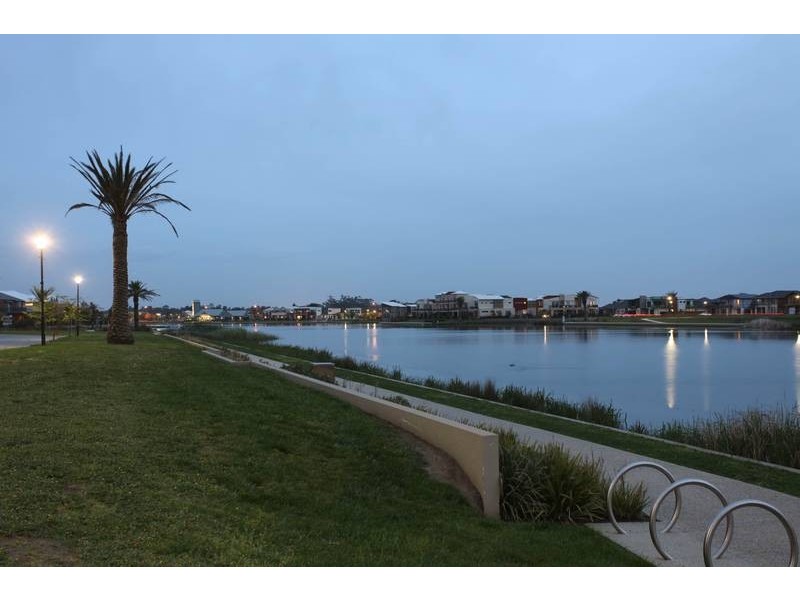 42 Clearwater Drive, Pakenham VIC 3810