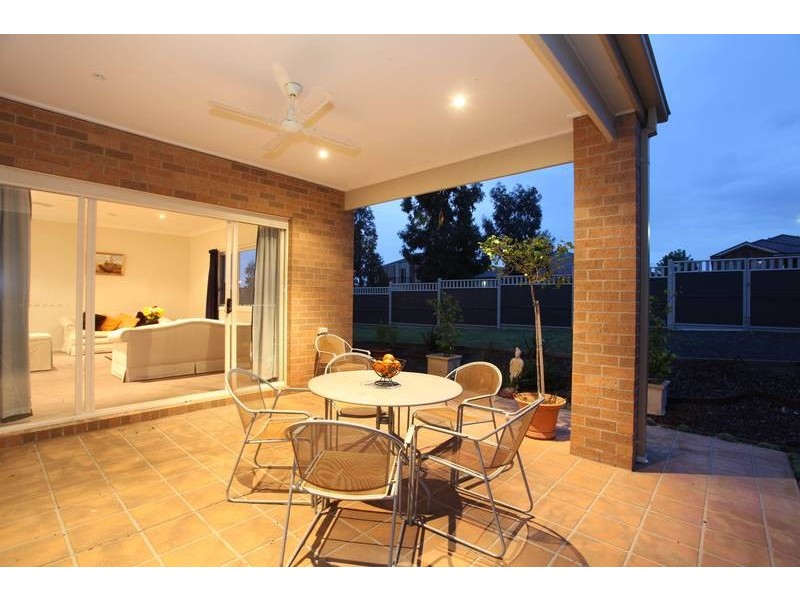 42 Clearwater Drive, Pakenham VIC 3810