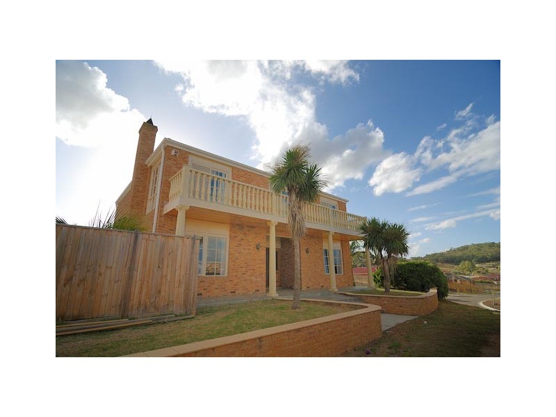 23 Tuscany Rise, Pakenham VIC 3810