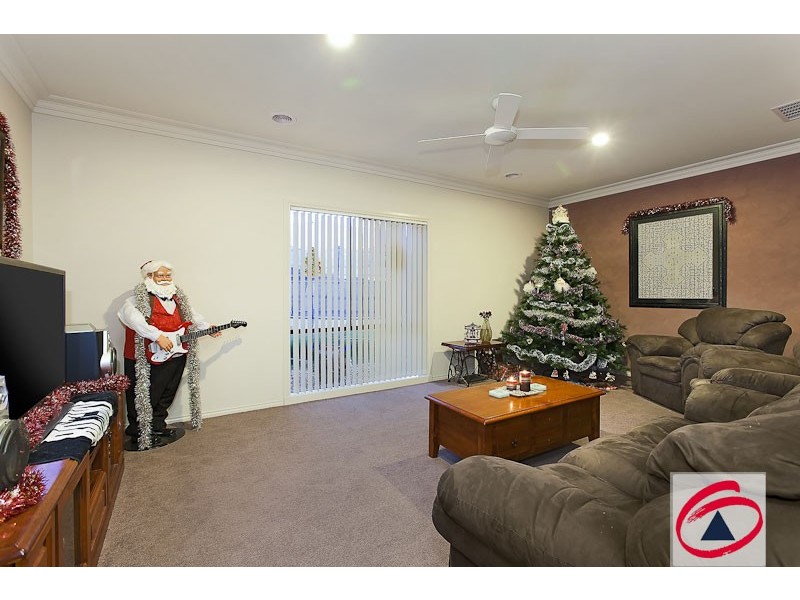 13 Delft Place, Pakenham VIC 3810