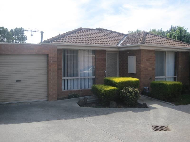 2/3 Osborn Grove, Pakenham VIC 3810