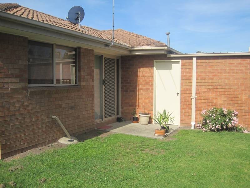 2/3 Osborn Grove, Pakenham VIC 3810