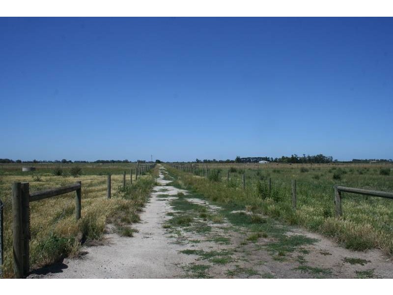 230 Eight Mile Road, Nar Nar Goon VIC 3812