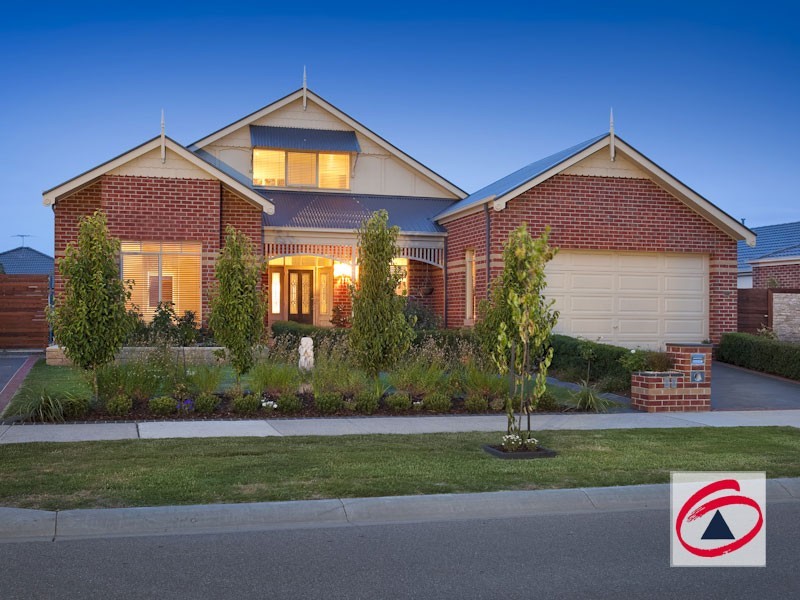 14 BANJO PATERSON DRIVE, Pakenham VIC 3810