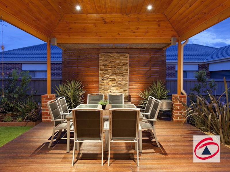14 BANJO PATERSON DRIVE, Pakenham VIC 3810