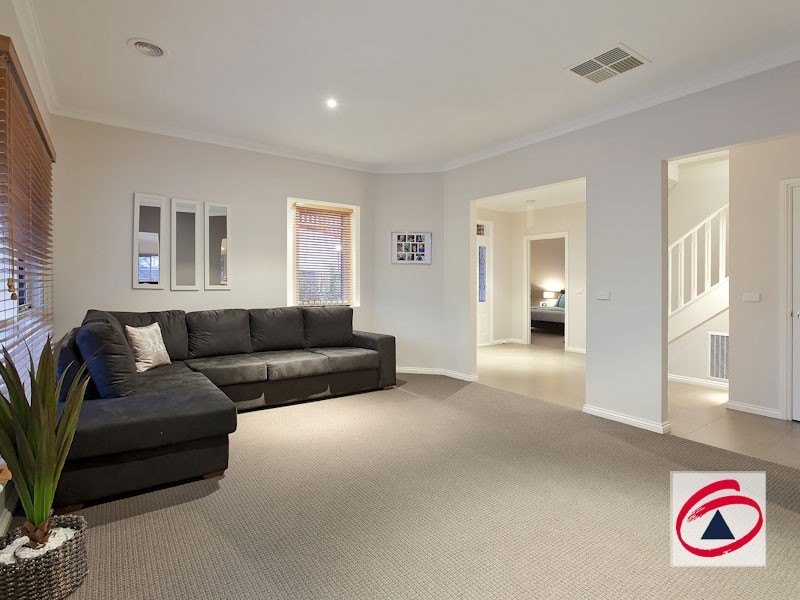 14 BANJO PATERSON DRIVE, Pakenham VIC 3810