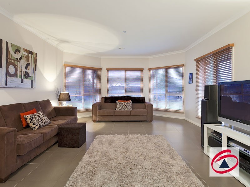 14 BANJO PATERSON DRIVE, Pakenham VIC 3810