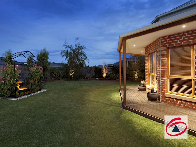 14 BANJO PATERSON DRIVE, Pakenham VIC 3810