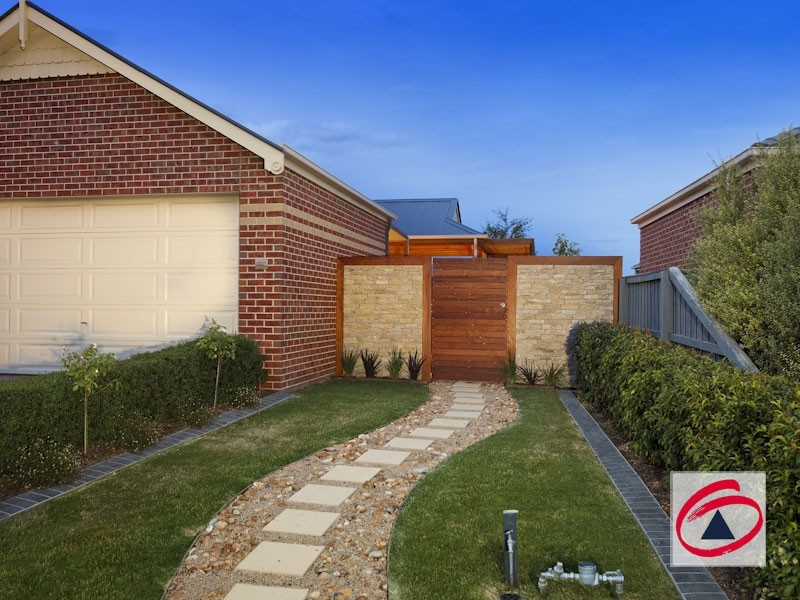 14 BANJO PATERSON DRIVE, Pakenham VIC 3810