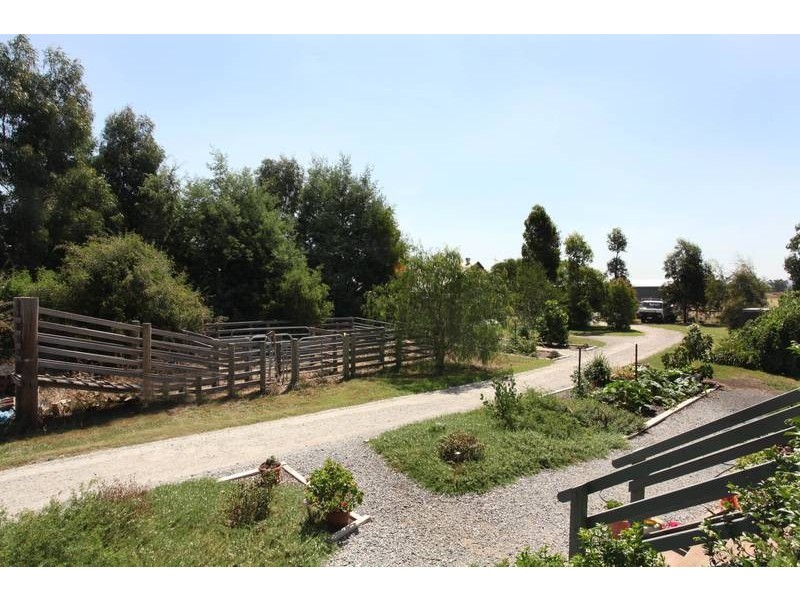 1255 Bunyip River Road, Garfield VIC 3814