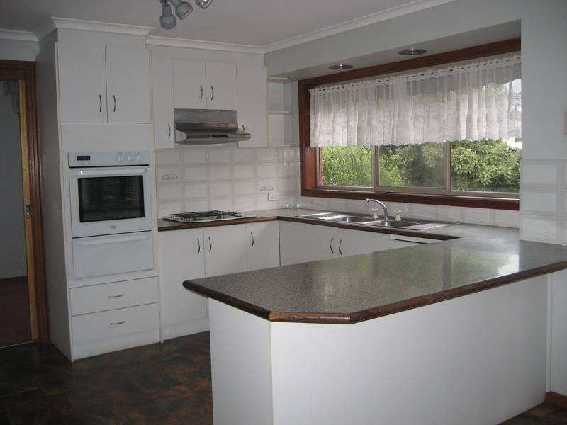 28 Eagle Drive, Pakenham VIC 3810