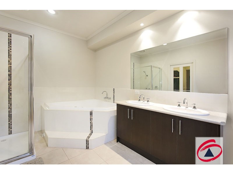 13 delft place, Pakenham VIC 3810