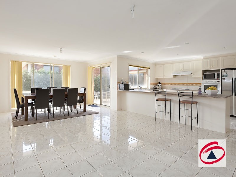 12 Overland Rise, Pakenham VIC 3810