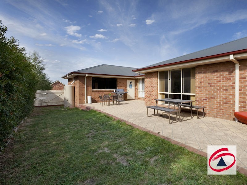 12 Overland Rise, Pakenham VIC 3810