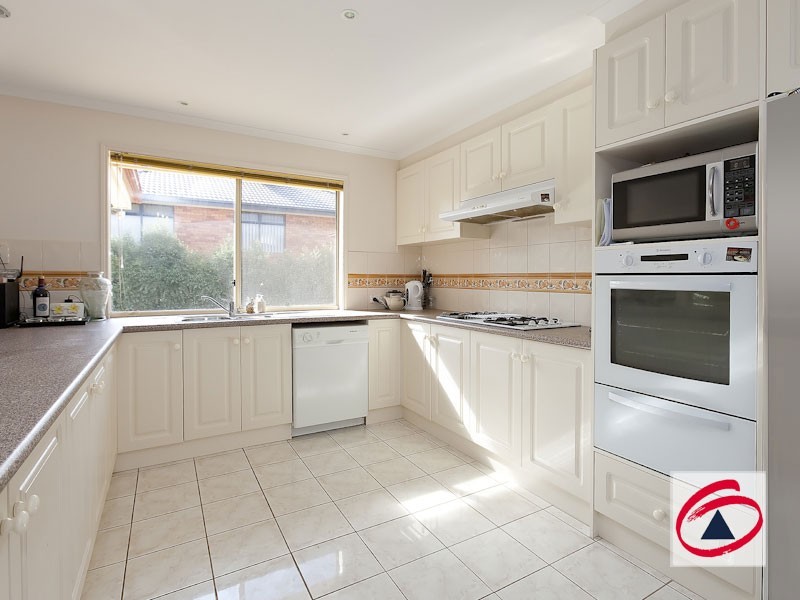 12 Overland Rise, Pakenham VIC 3810