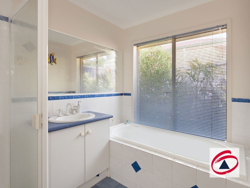 12 Overland Rise, Pakenham VIC 3810