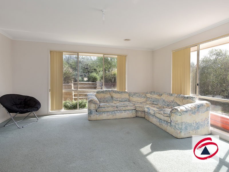 12 Overland Rise, Pakenham VIC 3810