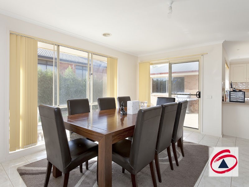 12 Overland Rise, Pakenham VIC 3810