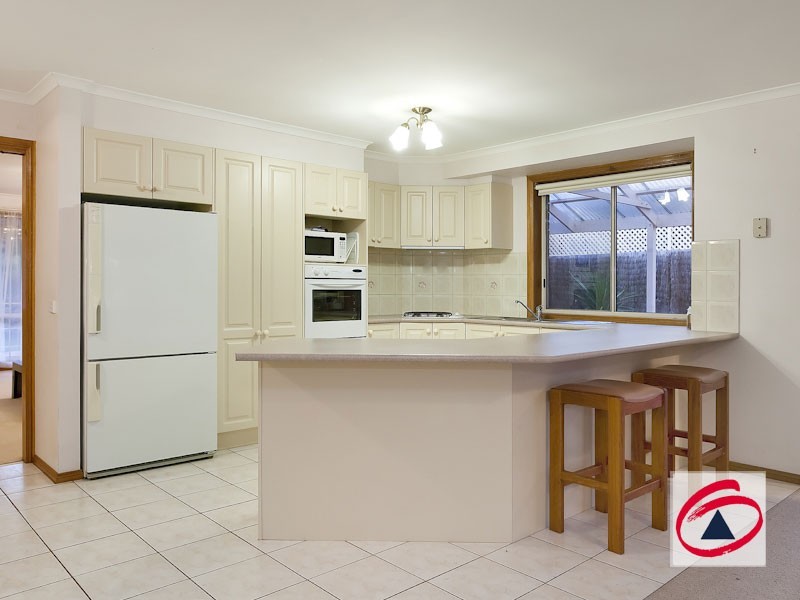 8 Jacqueline Place, Pakenham VIC 3810