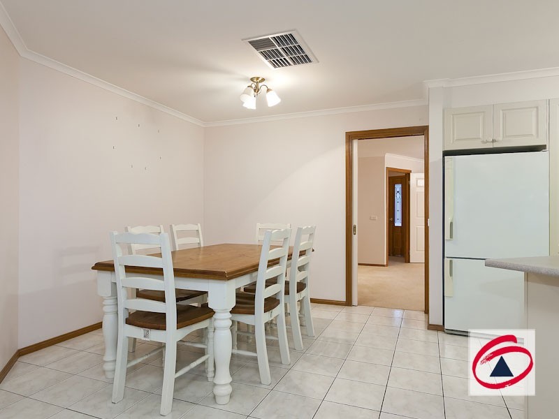 8 Jacqueline Place, Pakenham VIC 3810