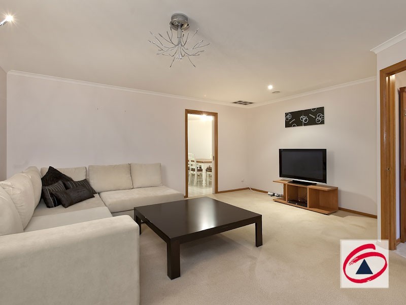 8 Jacqueline Place, Pakenham VIC 3810