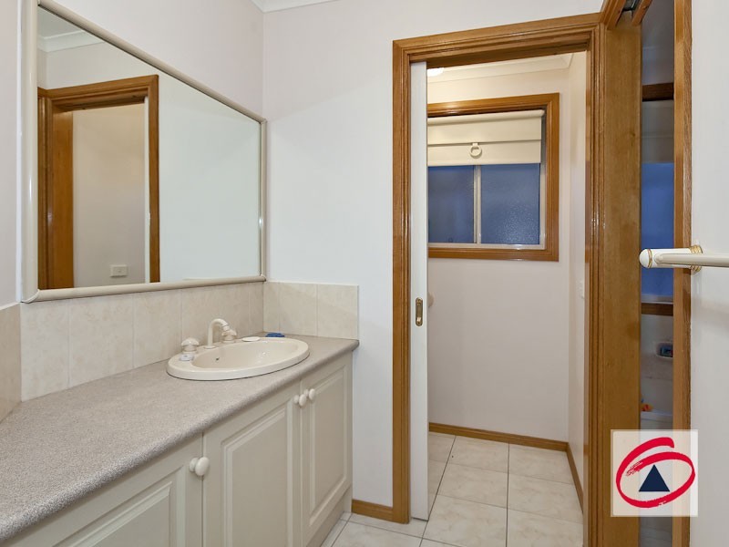 8 Jacqueline Place, Pakenham VIC 3810