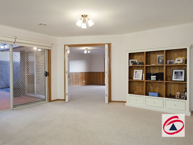 8 Jacqueline Place, Pakenham VIC 3810