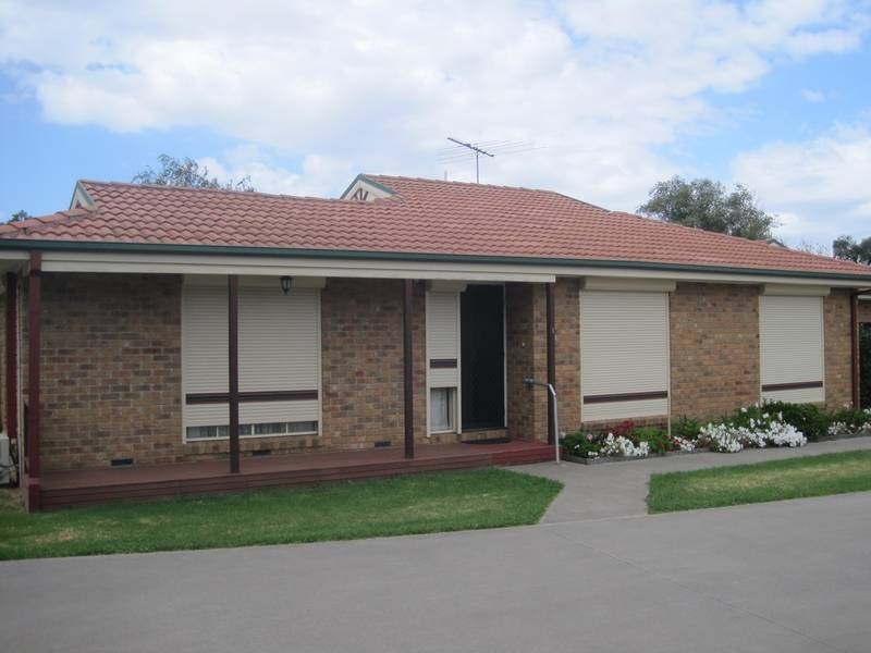 1, 12 Henty Street, Pakenham VIC 3810