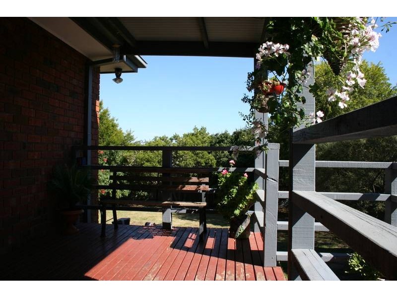 4 Inverness Close, Pakenham VIC 3810