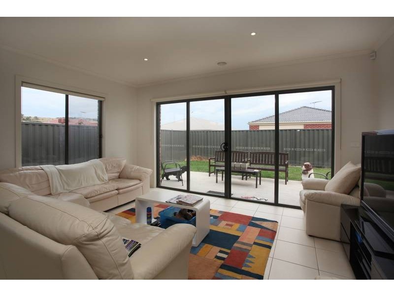 40 Pomegranate Way, Pakenham VIC 3810