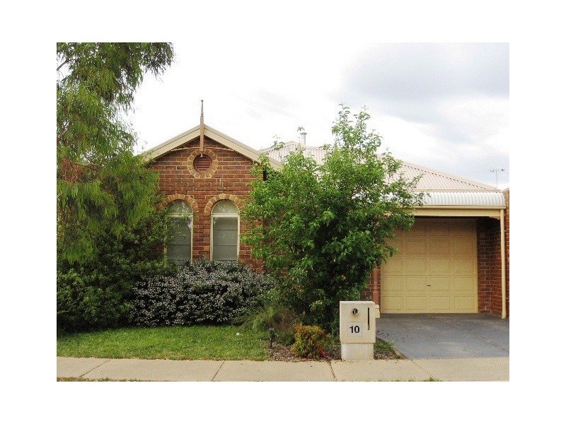 10 Hopkins Pass, Pakenham VIC 3810