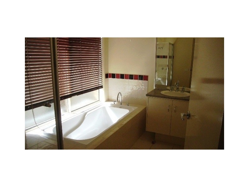 10 Hopkins Pass, Pakenham VIC 3810