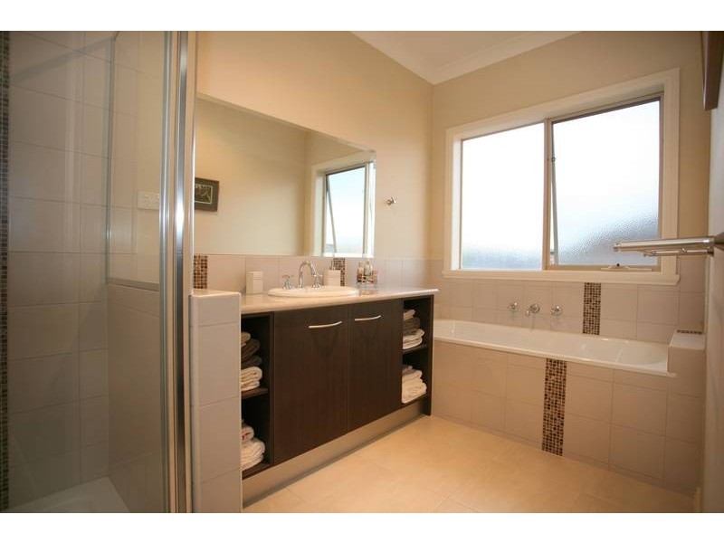 6 Heron Close, Pakenham VIC 3810