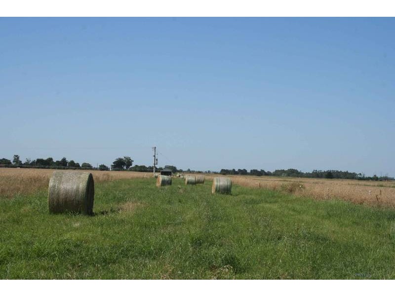 230 Eight Mile Road, Nar Nar Goon VIC 3812