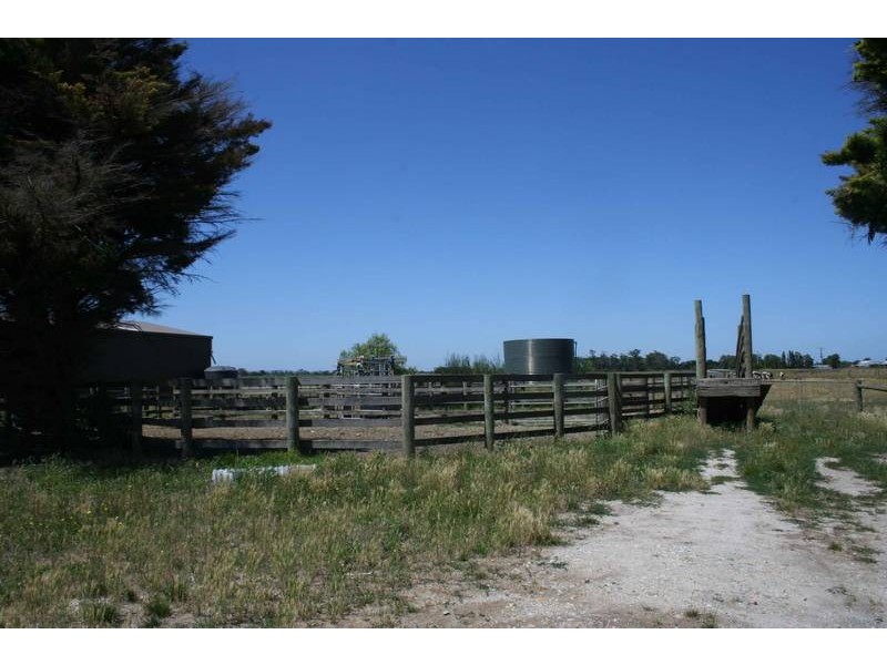 230 Eight Mile Road, Nar Nar Goon VIC 3812