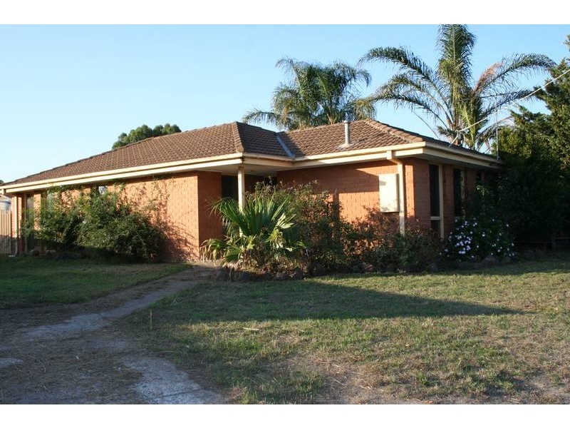 24 Cameron Way, Pakenham VIC 3810