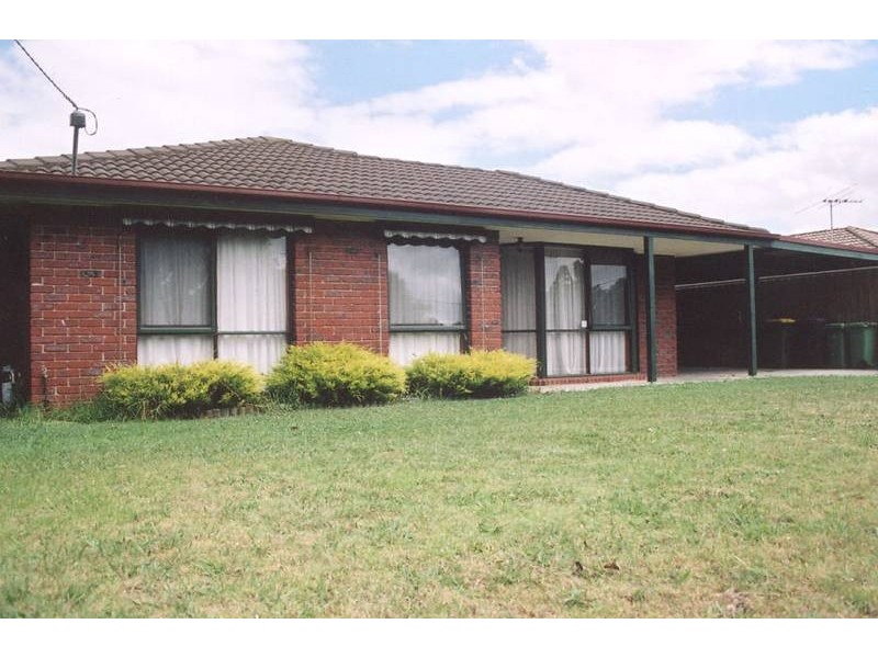 52 Simon Drive, Pakenham VIC 3810