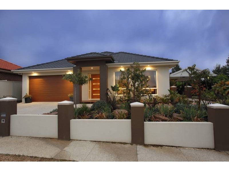 21 Charlotte Pass, Pakenham VIC 3810