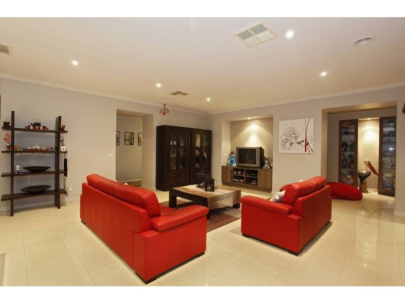 21 Charlotte Pass, Pakenham VIC 3810